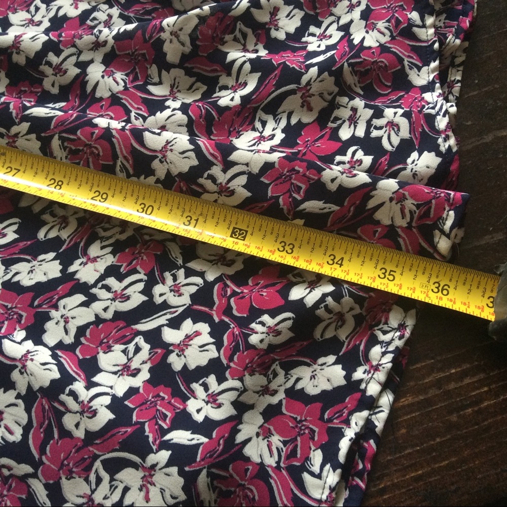 ❤️3/$15❤️ Banana Republic Cold Shoulder Dress - Picture 12 of 14